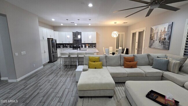 Building Photo - 17591 W Dahlia Dr