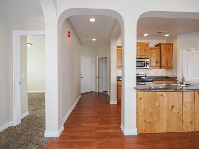 Building Photo - Beautiful Daybreak Condo