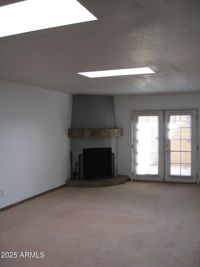 Building Photo - 1315 E Susan Ln