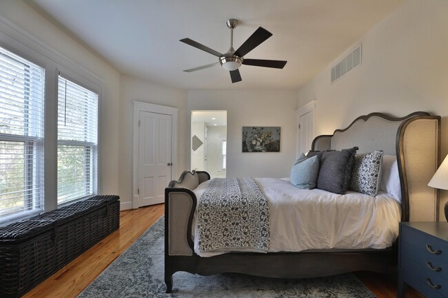 Building Photo - 398 W 5th Ave