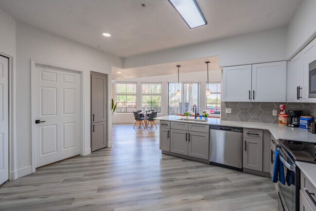 Building Photo - 6610 N 93rd Ave