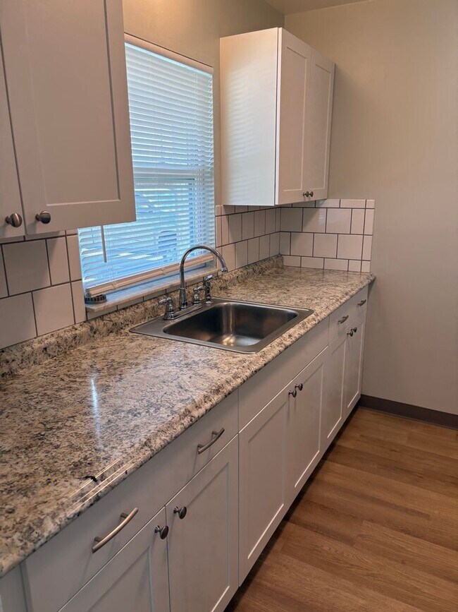 Building Photo - Vero Beach 2 Bedroom 1 Bath