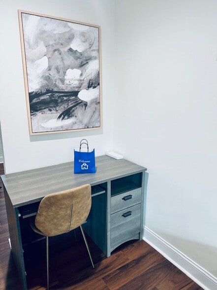 Building Photo - 107 David St