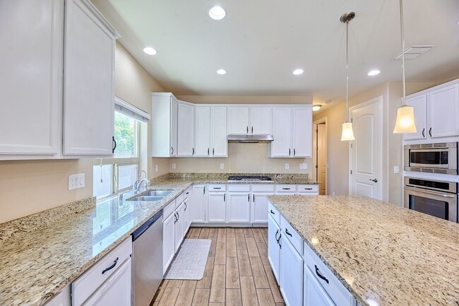 Building Photo - Lynx