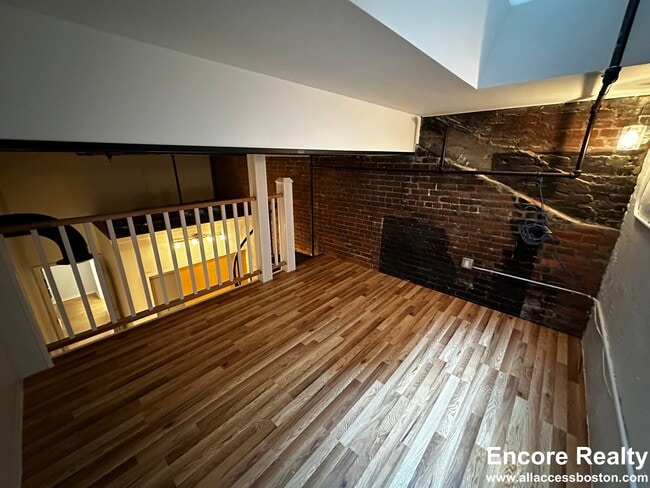 Building Photo - 254 Friend St