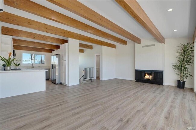 Building Photo - 745 Domingo Dr