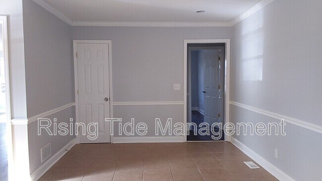 Building Photo - 948 Hickory Dr