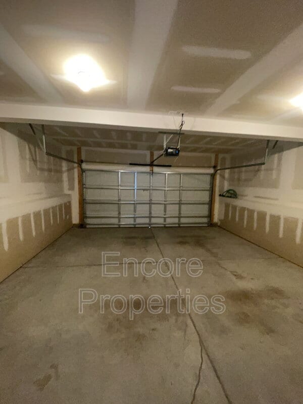 Building Photo - 908 Robbie Jackson Ln