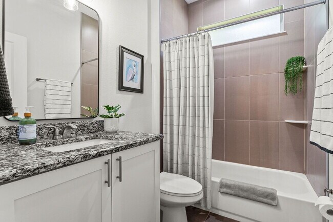 Building Photo - Charming 3-Bed with 2 Baths Oasis in St. C...