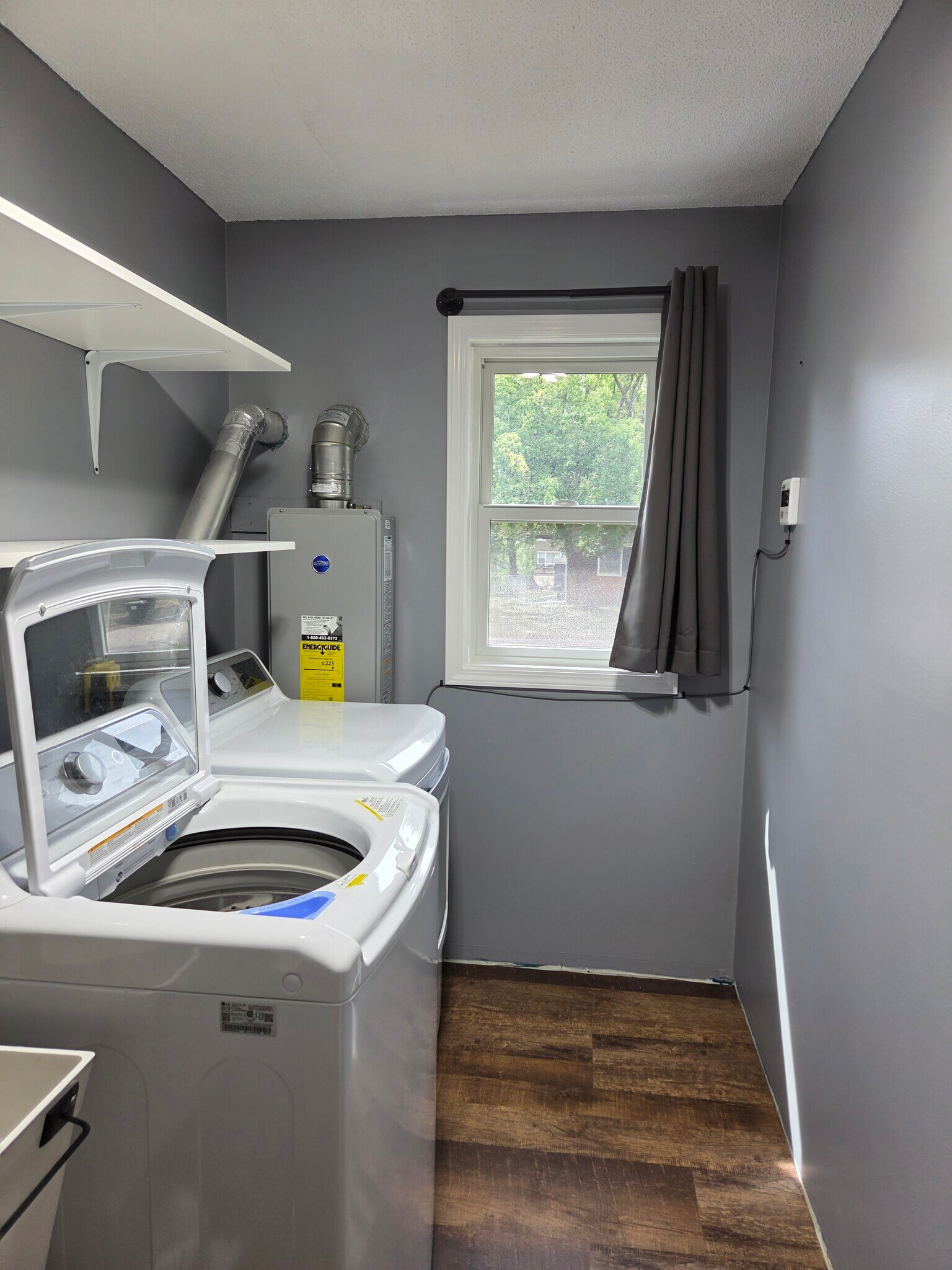 Private Laundry - 629 Tyler St