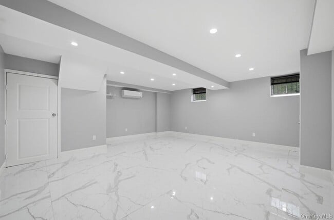 Building Photo - 87 Woodlawn Ave