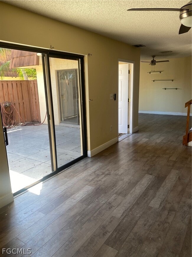 Building Photo - 5245 Cedarbend Dr