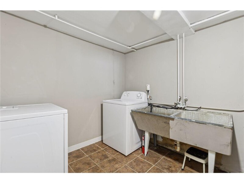 Building Photo - 1241 Circle Terrace Blvd NE