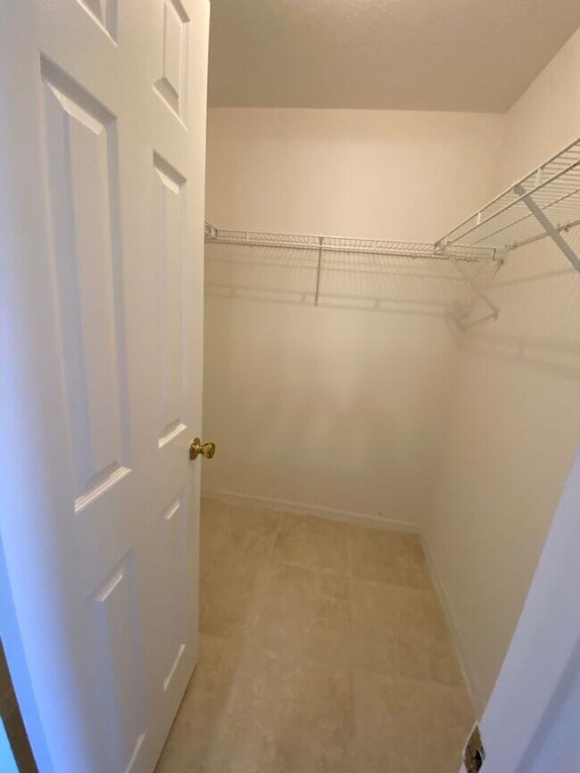Building Photo - 4 Bedroom 2 Bath home in Winter Springs for RENT!