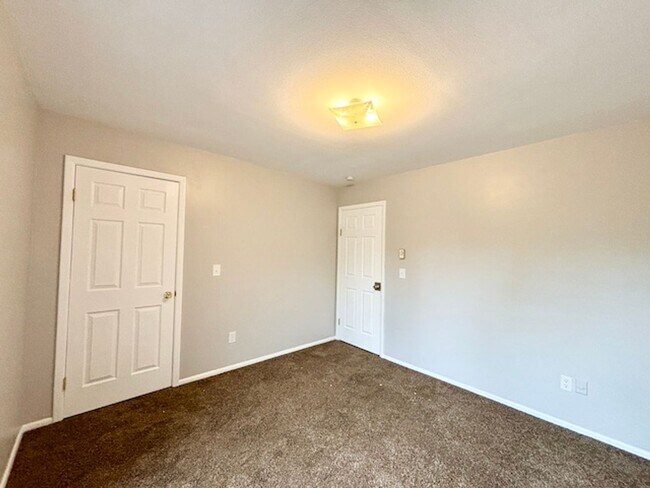 Building Photo - 6021 Yarrow St