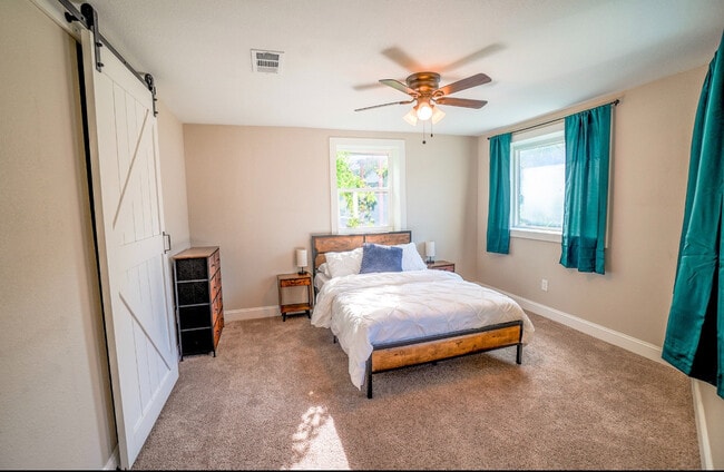 Building Photo - 23 E Brainerd St