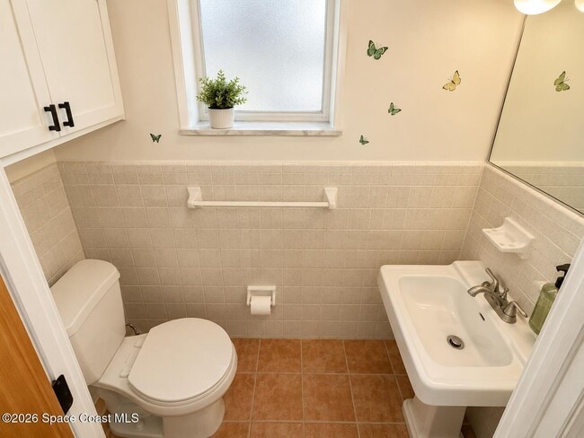 Building Photo - 3080 Royal Oak Dr