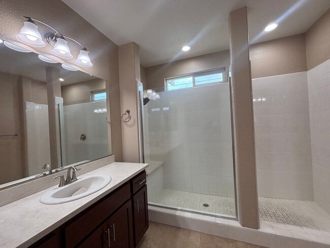 Building Photo - Modern 4BD Home in Brighton Landing | Solar | Bed & Bath Downstairs