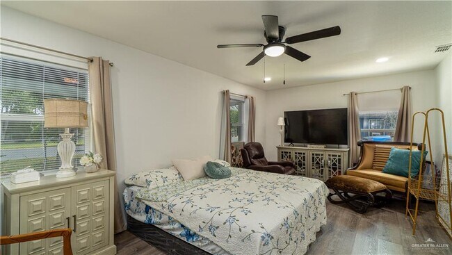 Building Photo - 21 S Casa Linda St