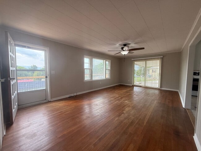 Building Photo - 3 Bedroom 2 Bathroom Home in Greeneville, TN