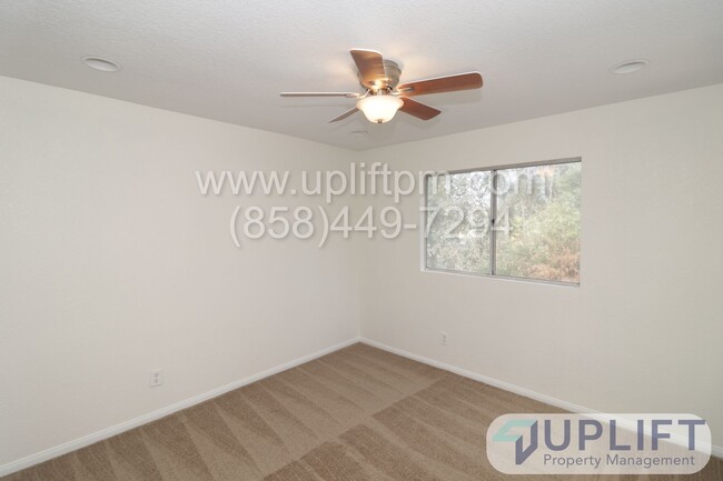 Building Photo - 3 Bedroom 2.5 Bathroom Towhouse in Ramona ...