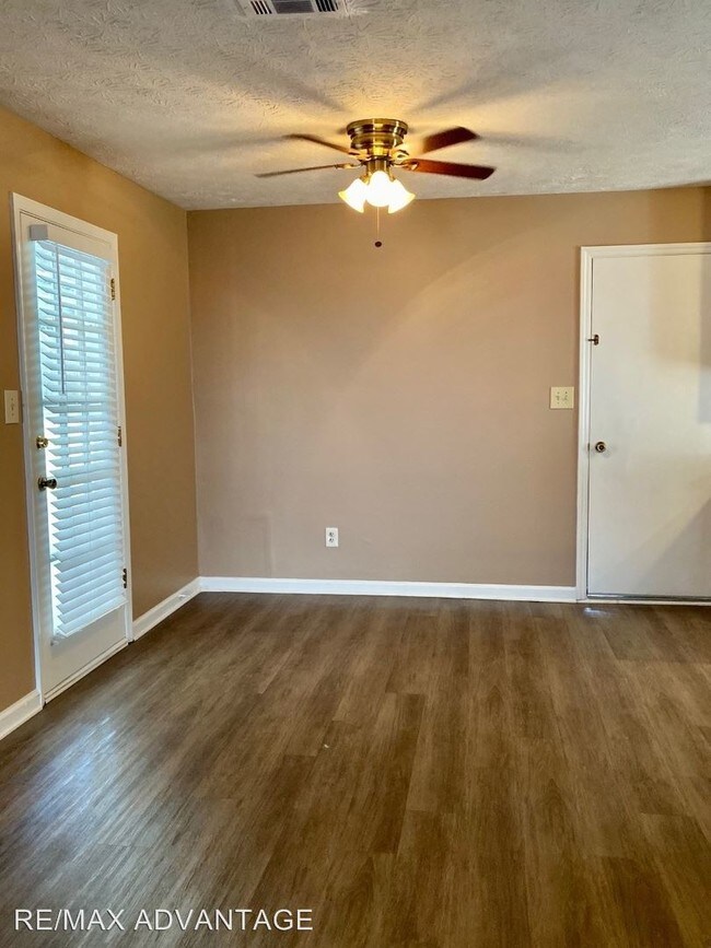 Building Photo - 3 br, 2 bath House - 130 N. HAMPTON DR.