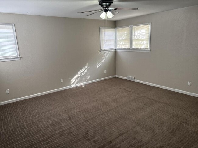 Building Photo - 1308 N Charles St