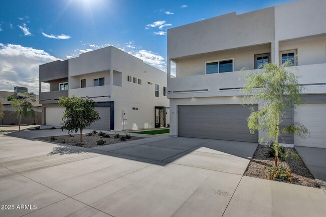 Building Photo - 2551 E Broadway Rd
