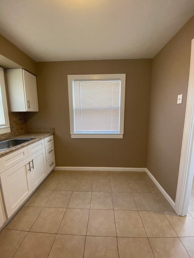 Building Photo - 6825 Beresford Ave