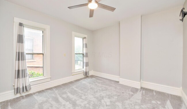 Building Photo - 952 Neil Ave