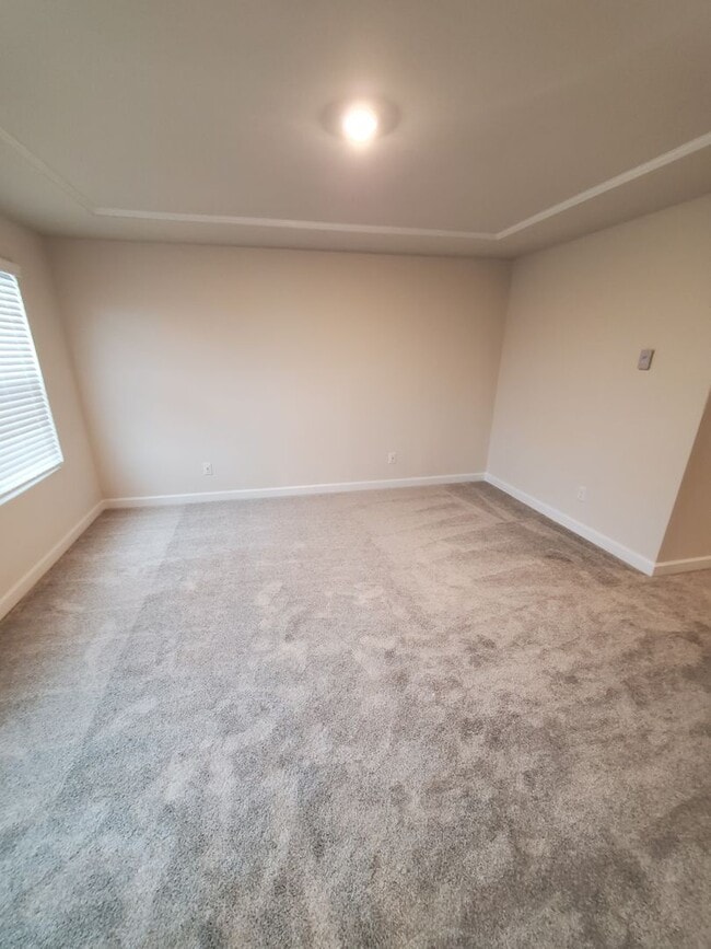 Building Photo - Beautiful Home in Huntersville