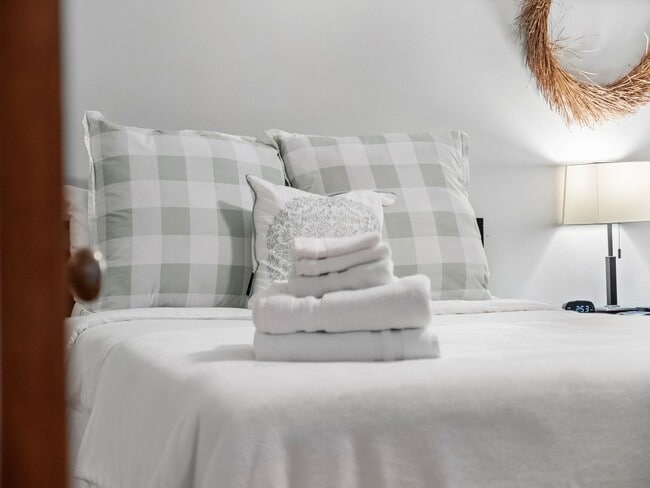 Building Photo - Comfort & Convenience in the Heart of Spok...