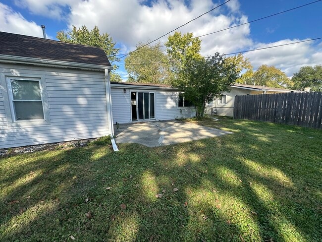 Building Photo - 3 E Oltendorf Rd