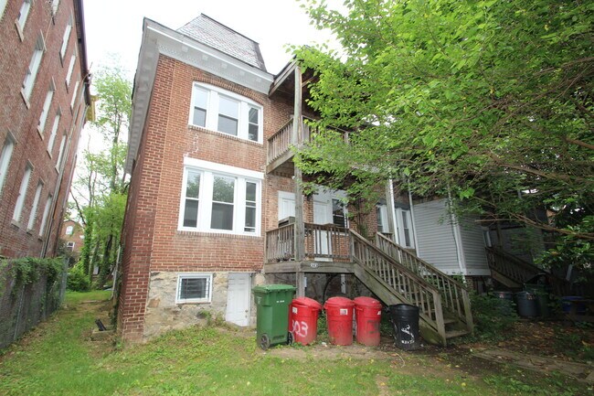 Building Photo - 2026/2027 JHU Off-campus 6bd/2ba house w/ ...