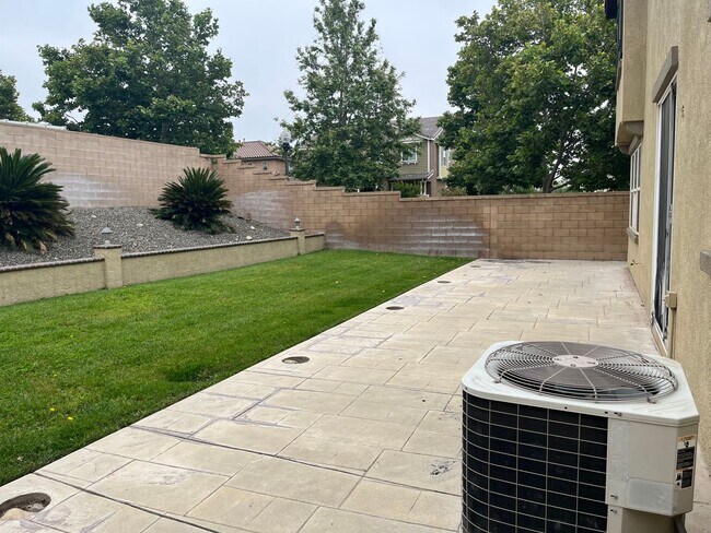Building Photo - Beautiful Corner lot home in gated community.