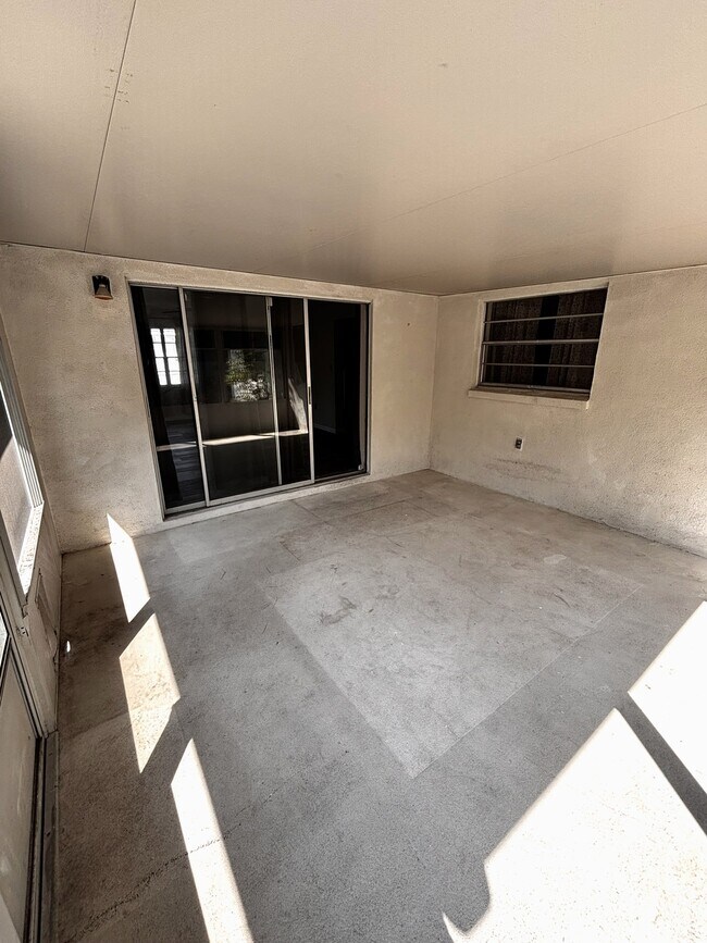 Building Photo - 1134 SE 3rd St