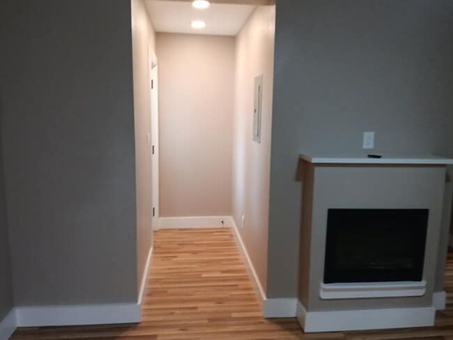 Building Photo - 3 Bedroom, 2 Bathroom Home! Schedule a Showing!