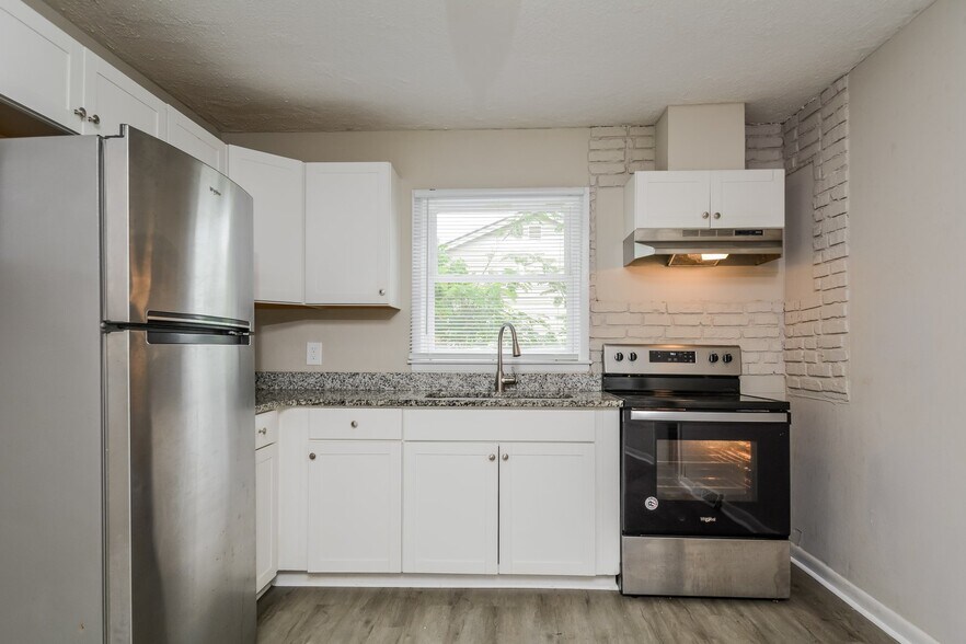 Building Photo - 4046 Village Dr