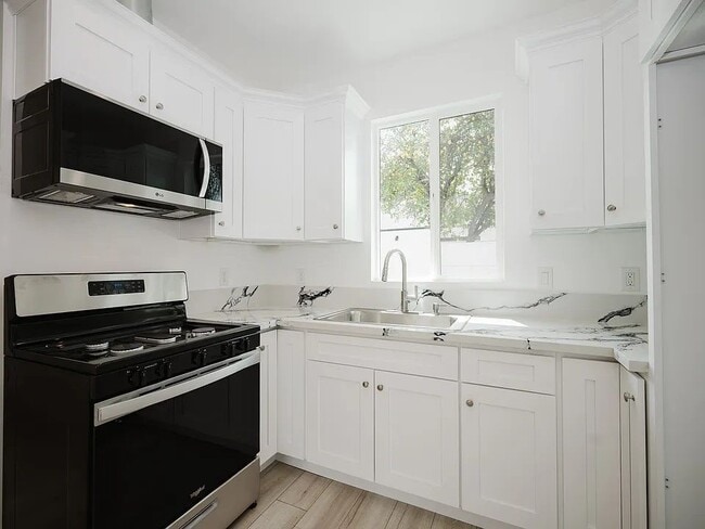 Primary Photo - 21032 Ingomar St