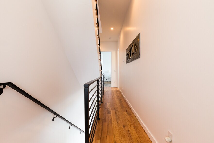 Building Photo - 3081 W 16th Ave