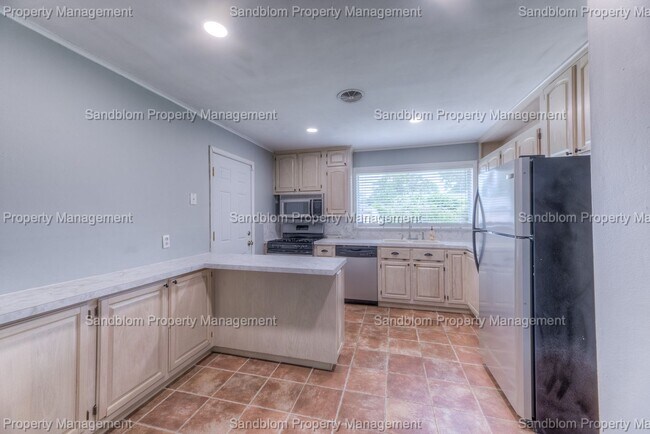 Building Photo - For Lease | Tulsa | 3 Bedroom, 1 Bath | $1...