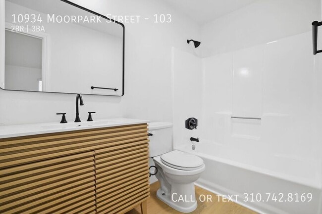 Building Photo - 10934 Moorpark St