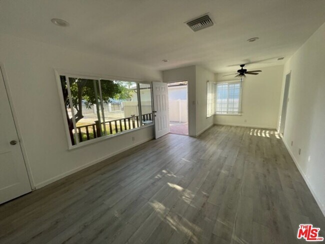 Building Photo - 5346 Rhea Ave