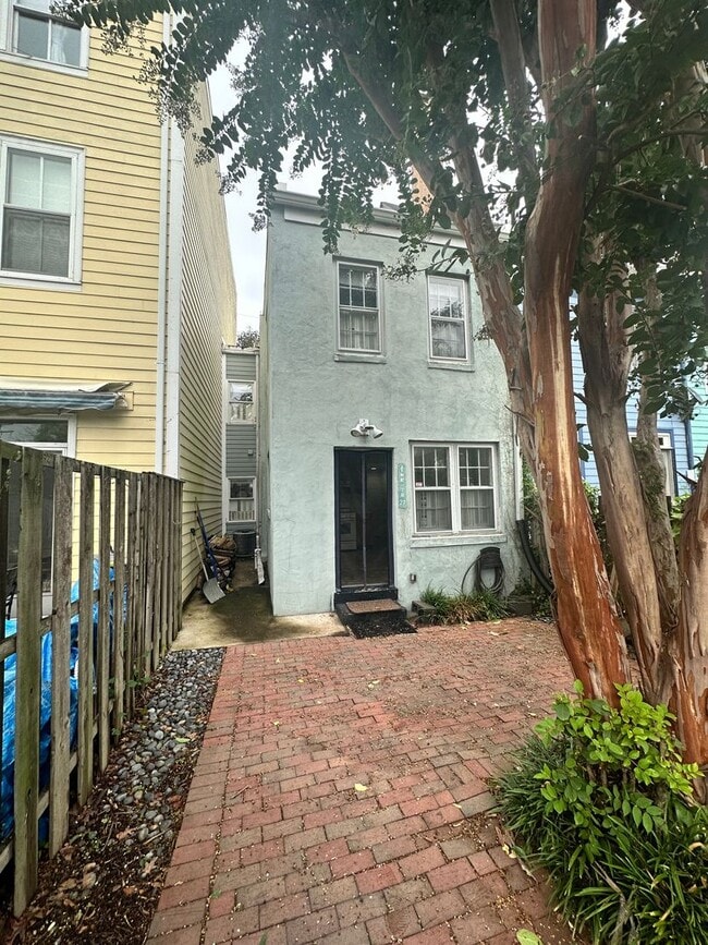 Building Photo - 1018 Oronoco St