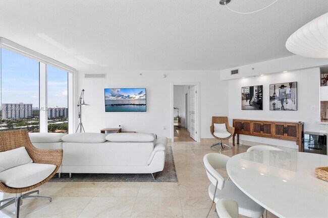 Building Photo - 200 Sunny Isles Blvd