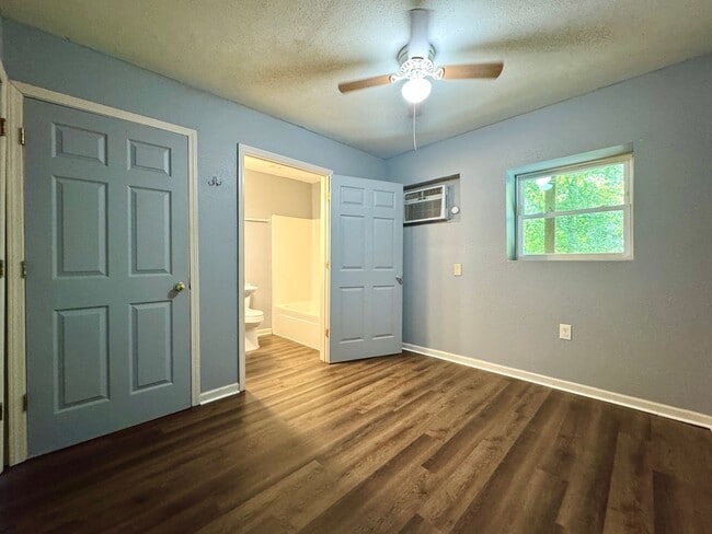 Building Photo - 1 Bedroom Upstairs apartment Just outside of Searcy