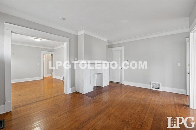 Building Photo - 2037 Alvin St