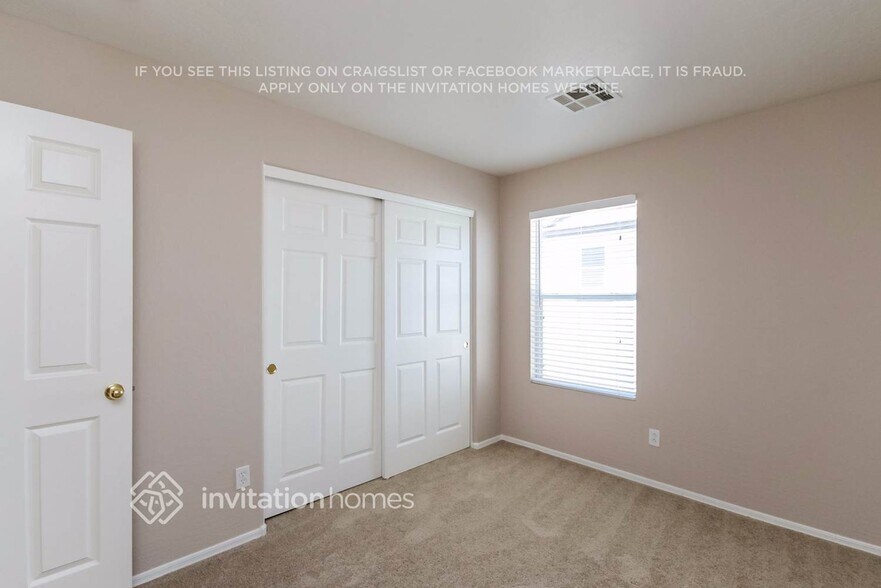Building Photo - 14868 W Columbine Dr