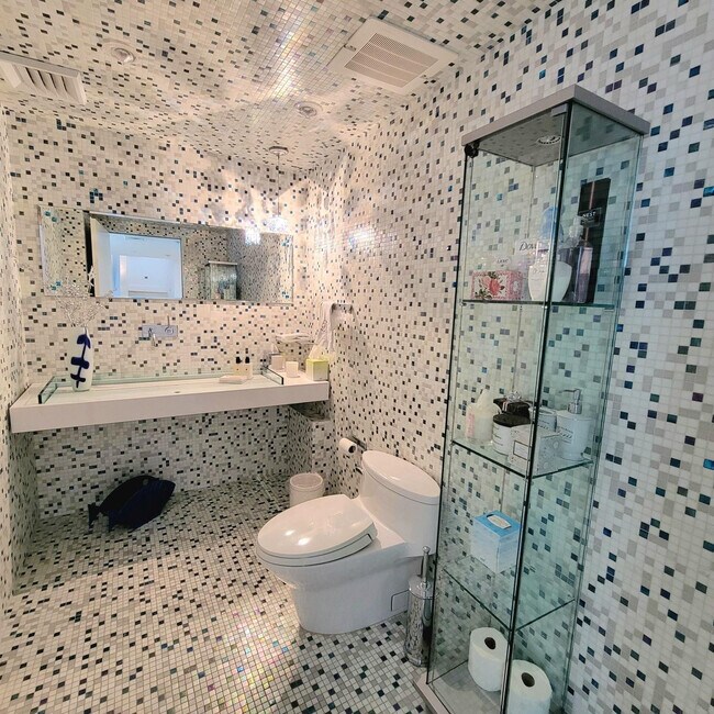 Building Photo - 1830 S Ocean Dr