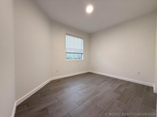 Building Photo - 1030 Crystal Way